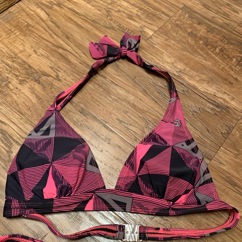 Pink/black bikini - Picture 2 of 8